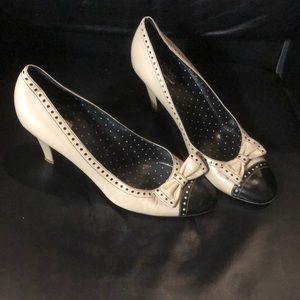 Moschino size 40 black and cream heels